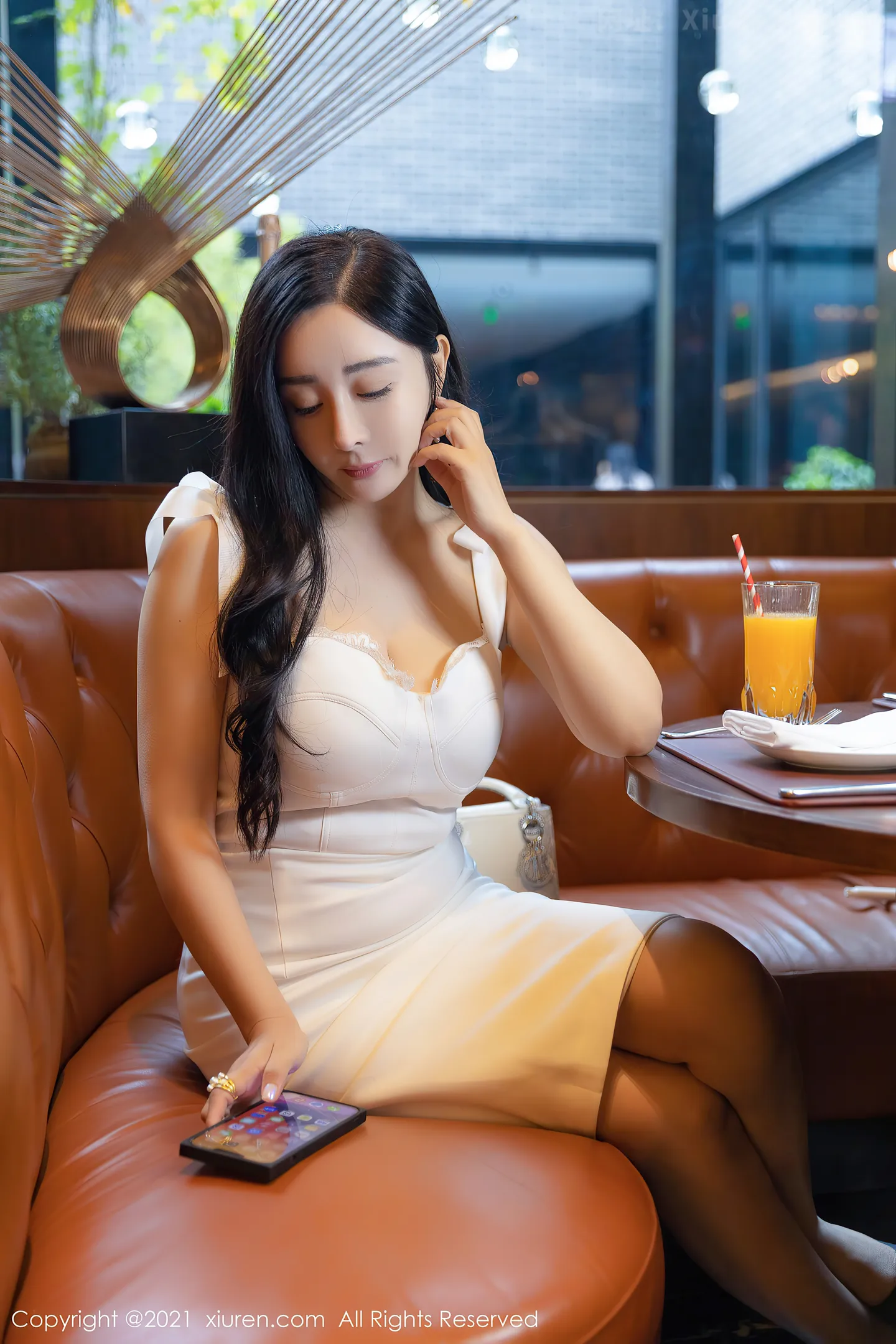 图片[4]-[XiuRen秀人网]VOL.4155 模特允爾成都旅拍私房浴室脱白色长裙露丰满身材撩人诱惑写真66P-秀人网官方网站